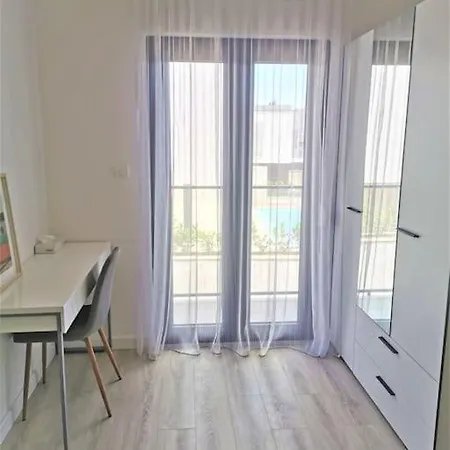 Front With Beautiful Sunsets 罗戈兹尼察