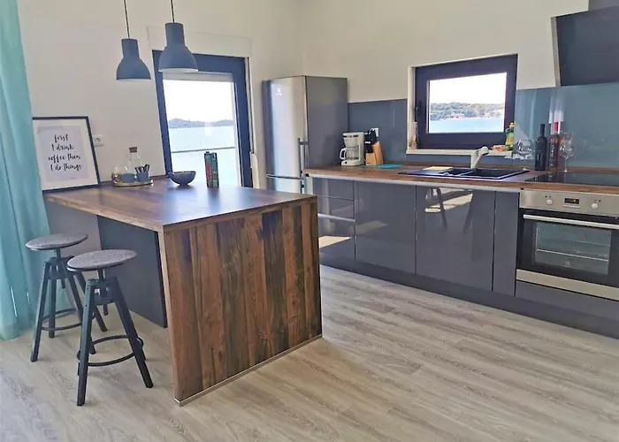 Front With Beautiful Sunsets 아파트 *