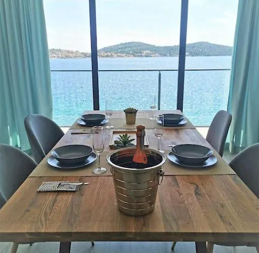 Front With Beautiful Sunsets 아파트