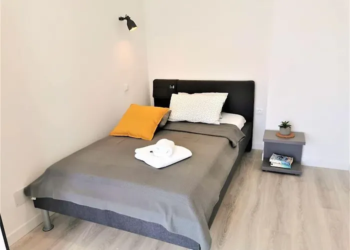 Front With Beautiful Sunsets 아파트 로고즈니차