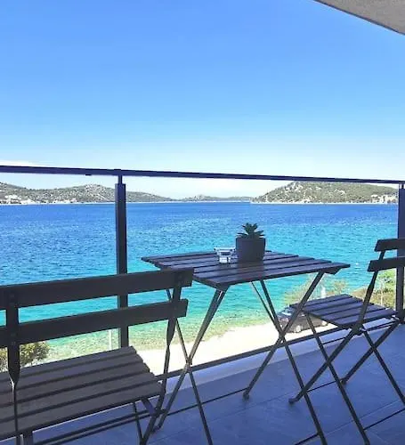 Front With Beautiful Sunsets * 로고즈니차