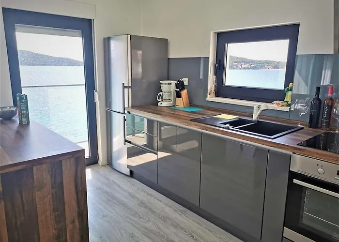 Front With Beautiful Sunsets 아파트 로고즈니차